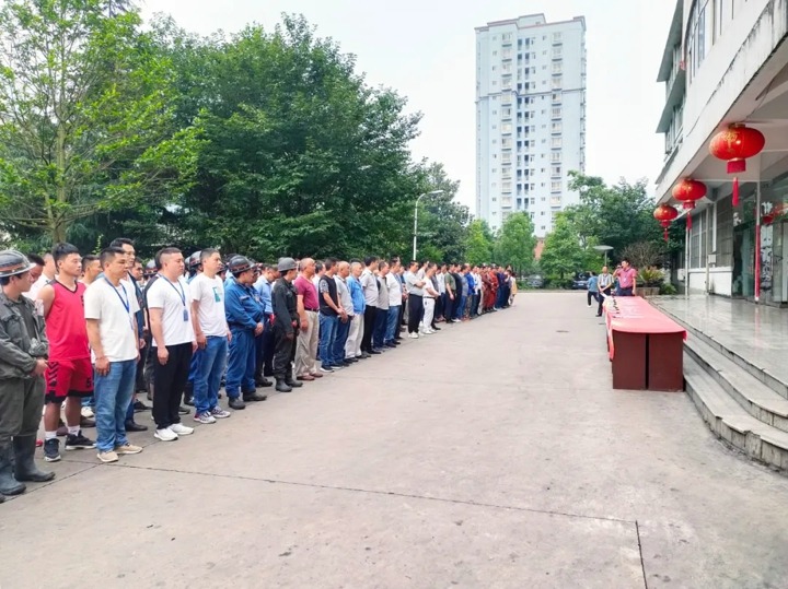 威信煤炭公司组织发展“安全出产月”系列活动之——安全出产主题具名活动