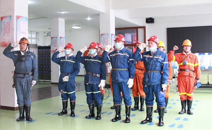 云煤（东升国际官网）集团专职表部董事寸延峰一行到镇雄煤业公司调研