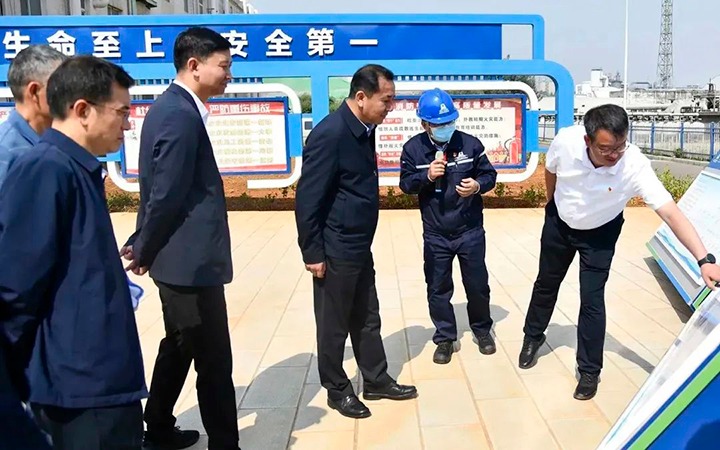 昆明市纪委市监委调研组到前锋化工公司调研领导