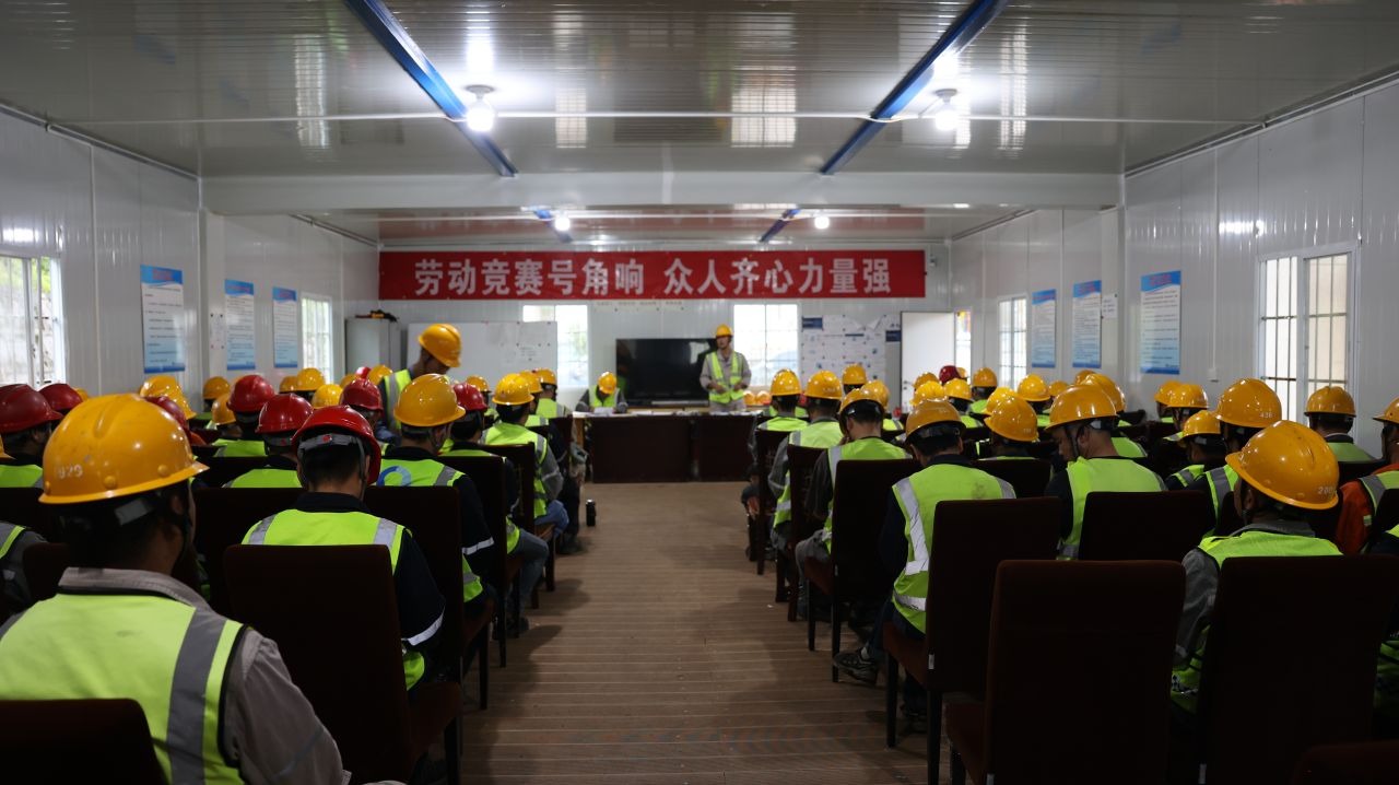 煤海竞帆船，拼搏铸鲜丽——前锋煤衣吠动较量奏响奋进乐章