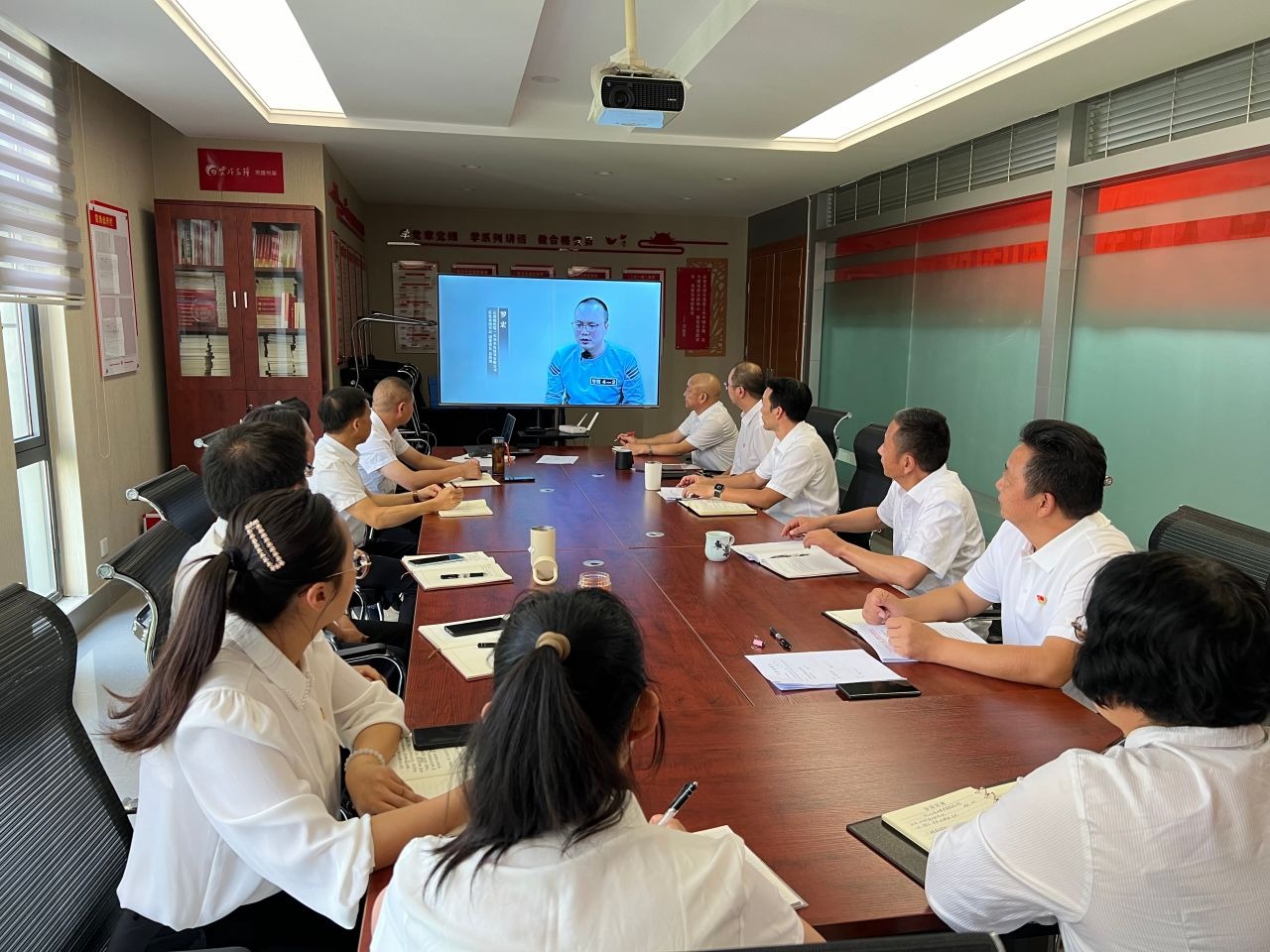 东升国际官网地产党支部组织发展“以案为鉴 明纪守廉”警示教育活动