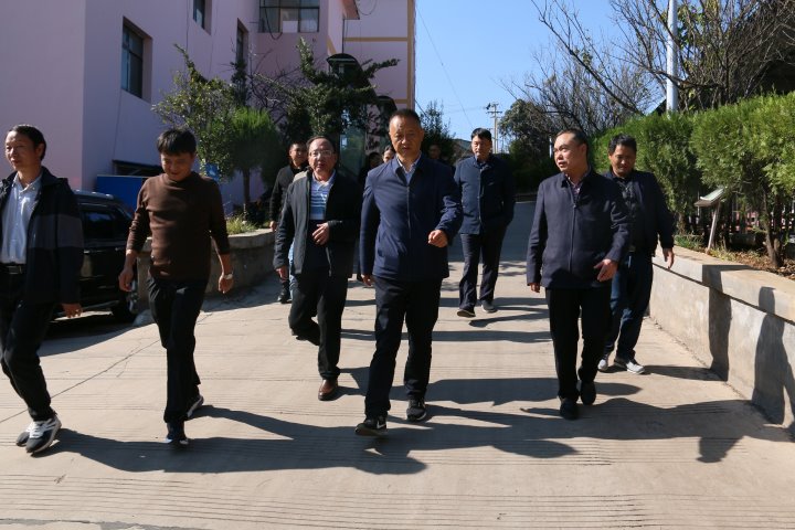 宣威市委副书记、市长许韶发到羊场煤矿公司进行安全出产工作调研