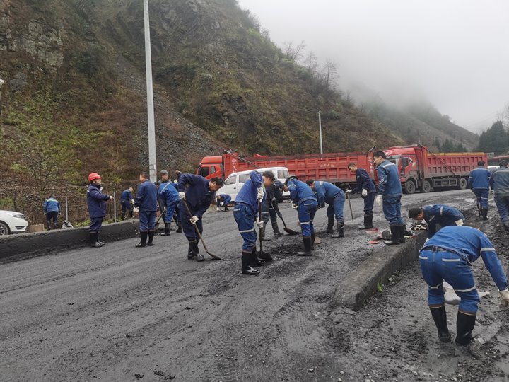 携手共进，共筑俏丽矿山