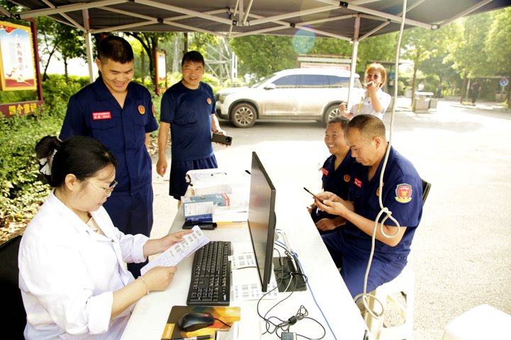 以热血为灯，照亮性命之路——镇雄煤业爱心献血活动暖心闭幕